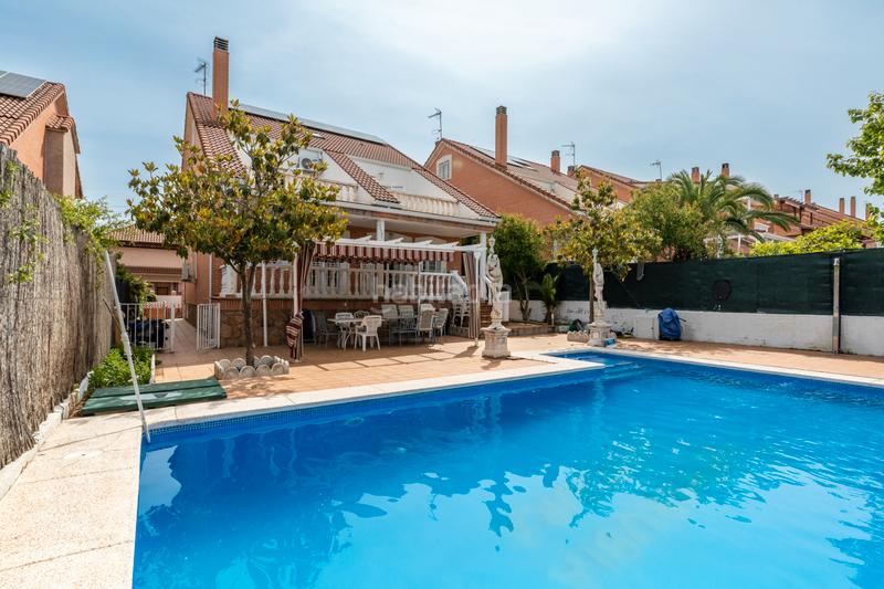 Foto 105bfee0-5806-4b75-a767-ae864fa38e4d. Chalet avec cheminée chauffage parking piscine dans Arroyomolinos