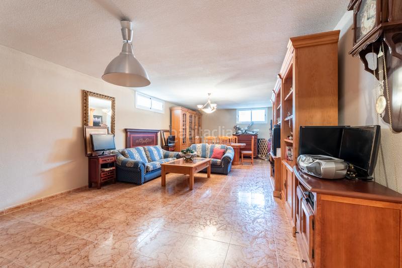 Foto 30d526ba-0b06-4d39-94d2-73cdc899d2f7. Xalet amb xemeneia calefacció aparcament piscina a Arroyomolinos