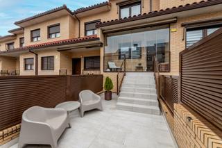 Casa adossada  Calle de jonas. ¡capital home navalcarnero vende espectacular chalet en el pinar