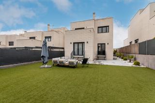 Chalet  Calle de oropesa. Espectacular chalet independiente zona zarzalejo