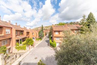 Casa adossada  Calle de antonio maura. Magnifico chalet adosado de 4 habiitaciones en los robles, torre