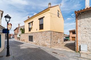Casa aparellada a Calle de prudencio melo 24. "capital home vende espectacular chalet pareado"