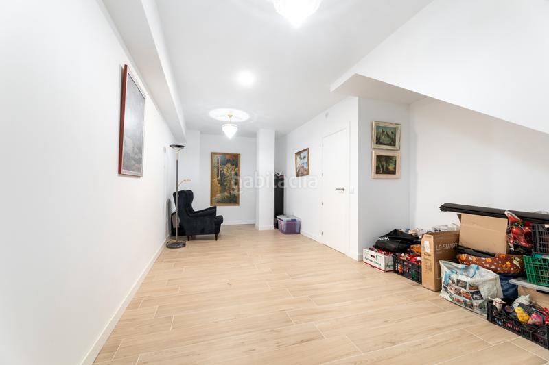 Foto 7d964eee-9cf8-4ef7-9a03-5a21c8715f0f. Dúplex capital home vende espectacular dúplex invertido en el corazón del pueblo. en Navalcarnero