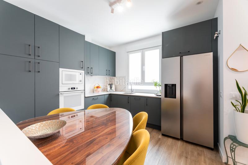 Foto 7e5b23b7-722d-4e82-9fa6-4a3e647bd246. Dúplex capital home vende espectacular dúplex invertido en el corazón del pueblo. en Navalcarnero