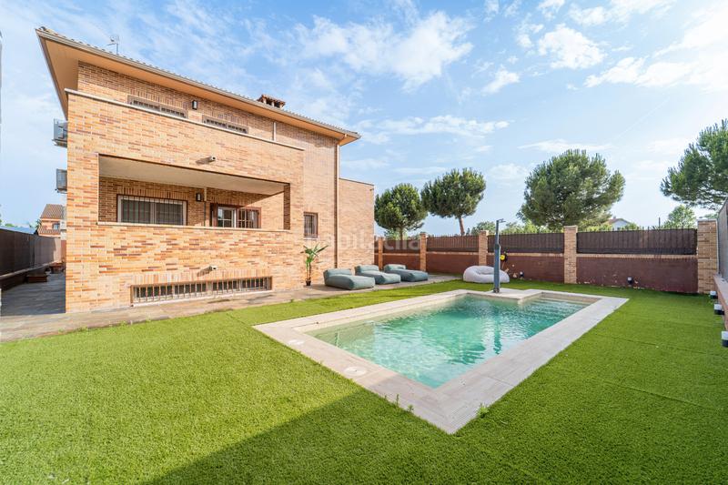 Foto cb5a1c9d-0a95-41fc-b582-b939bd3cd2a8. Chalet avec cheminée chauffage parking piscine dans Griñón