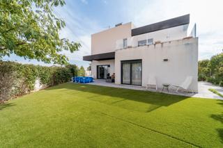 Xalet a Brunete. Capital home vende chalet independiente en urbanización las veli