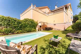 Casa aparellada  Calle la cumbre. Capital home torrelodones vende en exclusiva fantastico chalet p
