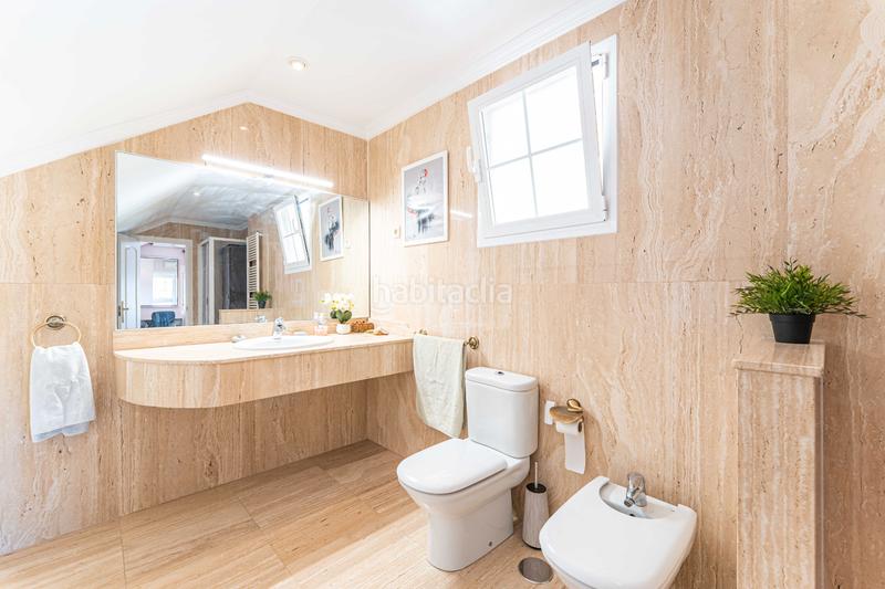 Foto 1e5b2db4-414b-4877-95d0-5515d04f7b57. Casa pareada capital home vende en exclusiva fantastico chalet pareado con piscina en los peñascales en Torrelodones