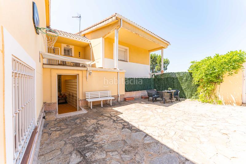 Foto 21ae7c71-0f2a-4c92-8fb6-4b2e78423b78. Casa pareada capital home vende en exclusiva fantastico chalet pareado con piscina en los peñascales en Torrelodones