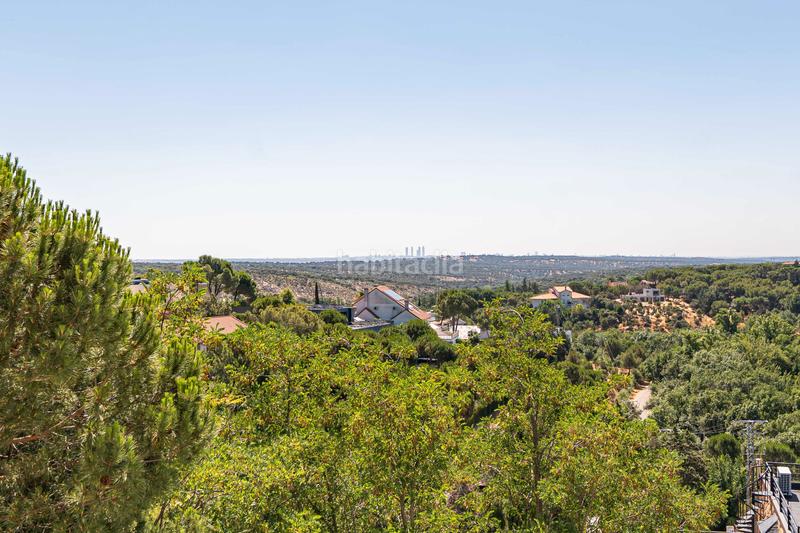Foto 42d181fd-497a-4be8-a61d-abdf065e2293. Casa pareada capital home vende en exclusiva fantastico chalet pareado con piscina en los peñascales en Torrelodones