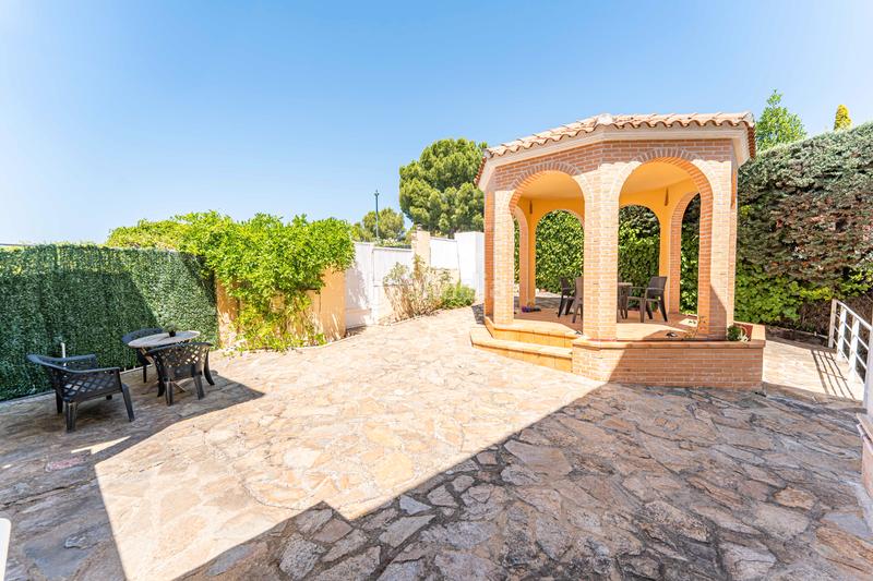 Foto 76c427a0-7bc9-4bca-af47-8201b3b91bfa. Casa pareada capital home vende en exclusiva fantastico chalet pareado con piscina en los peñascales en Torrelodones