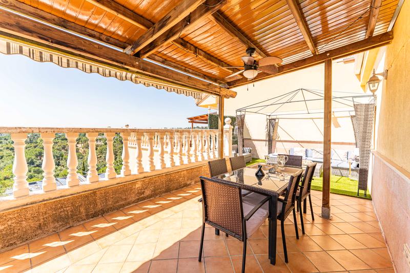 Foto 95c34356-f46f-4f8d-a818-f40294cd7a26. Casa pareada capital home vende en exclusiva fantastico chalet pareado con piscina en los peñascales en Torrelodones