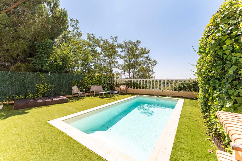 Foto 9ebe868d-e18e-450a-97fe-2fd84d318acf. Casa pareada capital home vende en exclusiva fantastico chalet pareado con piscina en los peñascales en Torrelodones