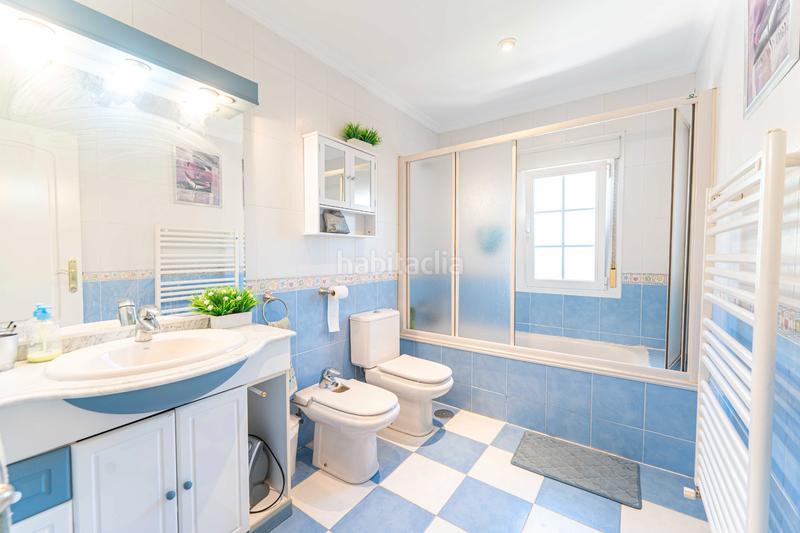 Foto a0fc6785-c9f7-4db3-a040-38199f7755fb. Casa pareada capital home vende en exclusiva fantastico chalet pareado con piscina en los peñascales en Torrelodones
