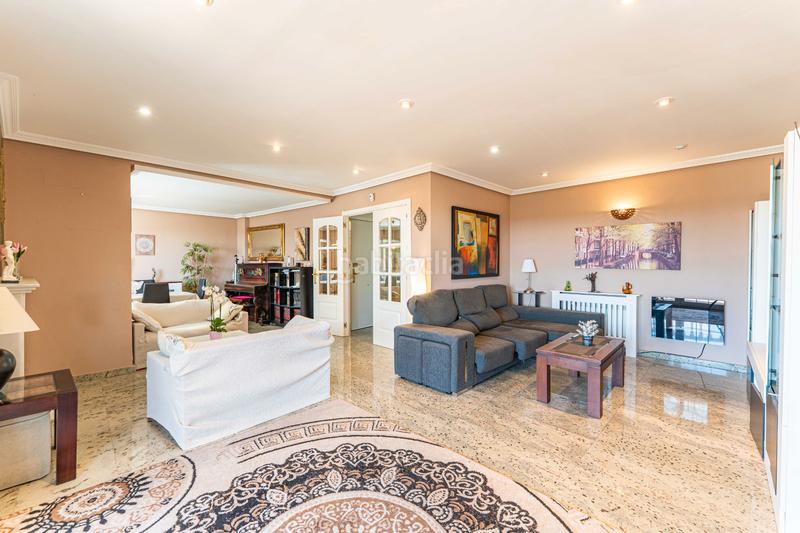 Foto aac6a677-f92e-4c07-ad98-53cf867ef491. Casa pareada capital home vende en exclusiva fantastico chalet pareado con piscina en los peñascales en Torrelodones