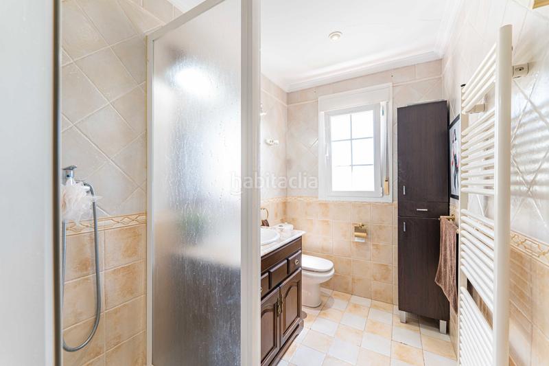 Foto bae43211-eaef-4b1b-b1d9-a4ee86680a1a. Casa pareada capital home vende en exclusiva fantastico chalet pareado con piscina en los peñascales en Torrelodones