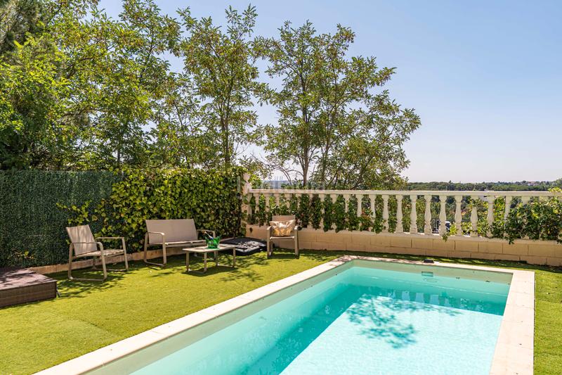 Foto cff78e23-428b-408b-990a-86ad4187e0eb. Casa pareada capital home vende en exclusiva fantastico chalet pareado con piscina en los peñascales en Torrelodones