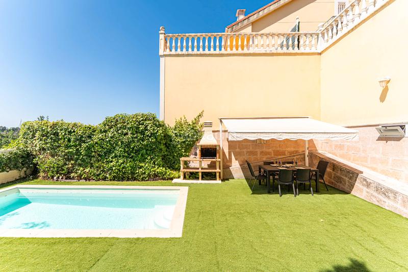 Foto d119a8c1-d7b9-4b78-9eca-d54cddaeccd0. Casa pareada capital home vende en exclusiva fantastico chalet pareado con piscina en los peñascales en Torrelodones
