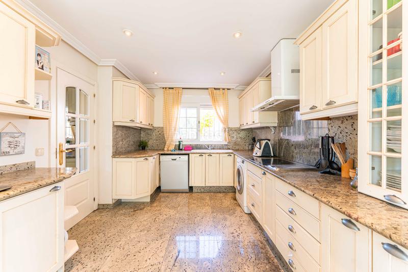 Foto e99563a5-0ddf-4351-a65a-b72e05e792a1. Casa pareada capital home vende en exclusiva fantastico chalet pareado con piscina en los peñascales en Torrelodones