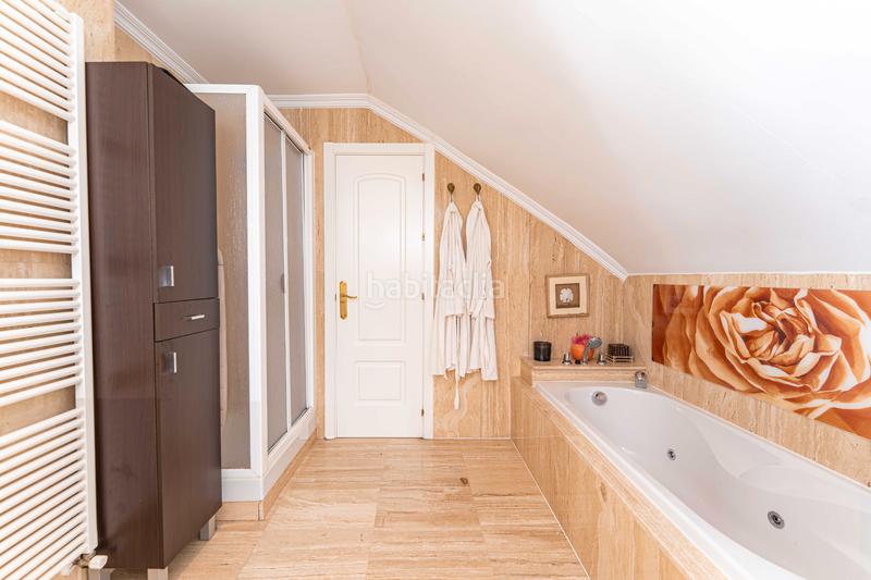 Foto eaac5643-fbaf-41c8-a599-df218daff8c8. Casa pareada capital home vende en exclusiva fantastico chalet pareado con piscina en los peñascales en Torrelodones