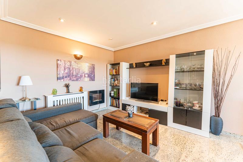 Foto ecf4df71-ef22-45a7-a2bc-9f8384cd4326. Casa pareada capital home vende en exclusiva fantastico chalet pareado con piscina en los peñascales en Torrelodones
