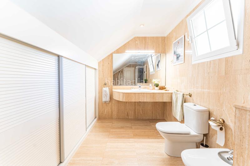 Foto f385949f-7ca7-4bda-bce8-db0f45360497. Casa pareada capital home vende en exclusiva fantastico chalet pareado con piscina en los peñascales en Torrelodones