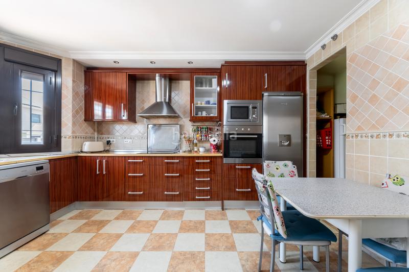 Foto d35780eb-6a73-4ac1-87a0-d05fcd708057. Casa adossada amb xemeneia calefacció aparcament a Moraleja de Enmedio