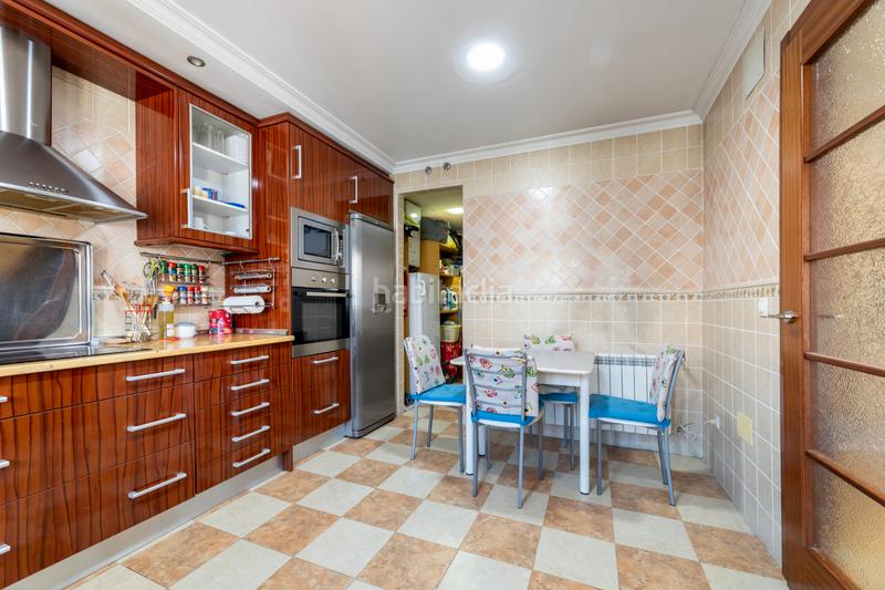 Foto f140e83b-2d7a-4bec-9556-160a1196f037. Casa adossada amb xemeneia calefacció aparcament a Moraleja de Enmedio
