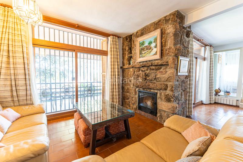 Foto 0a9dc076-30b1-46cc-b7fc-08482b57739b. Xalet amb xemeneia calefacció aparcament piscina a Torrelodones