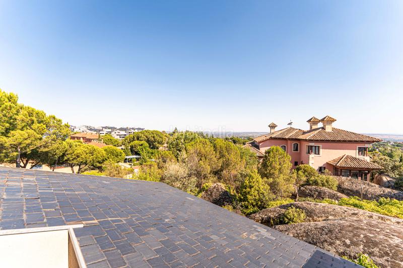 Foto 29d76a20-7764-4c83-a5d9-a107d2d438e2. Xalet amb xemeneia calefacció aparcament piscina a Torrelodones