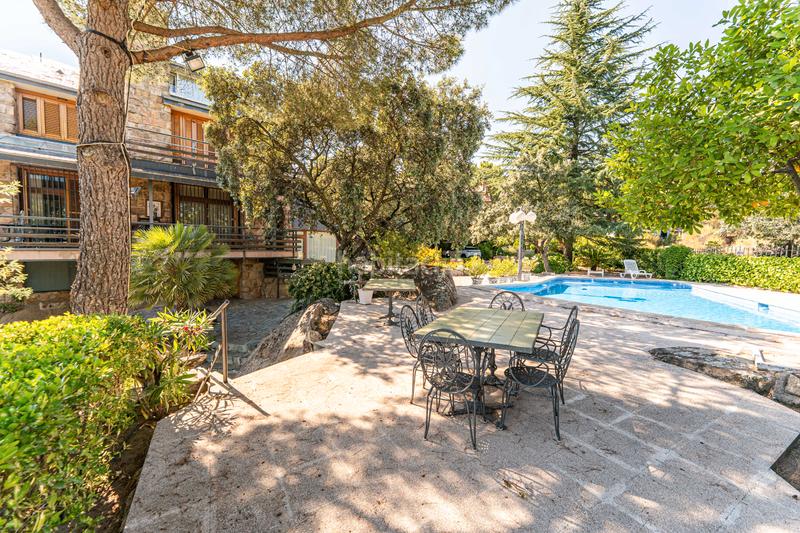 Foto 2dcd436d-24f8-4e97-ae1a-91f4eb052614. Xalet amb xemeneia calefacció aparcament piscina a Torrelodones