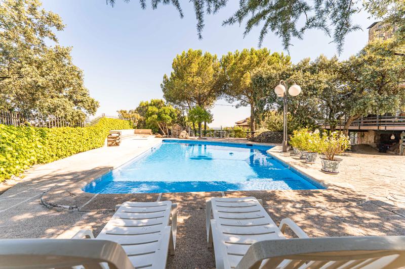 Foto 2e961584-bd28-4851-ab08-fc593803e637. Xalet amb xemeneia calefacció aparcament piscina a Torrelodones