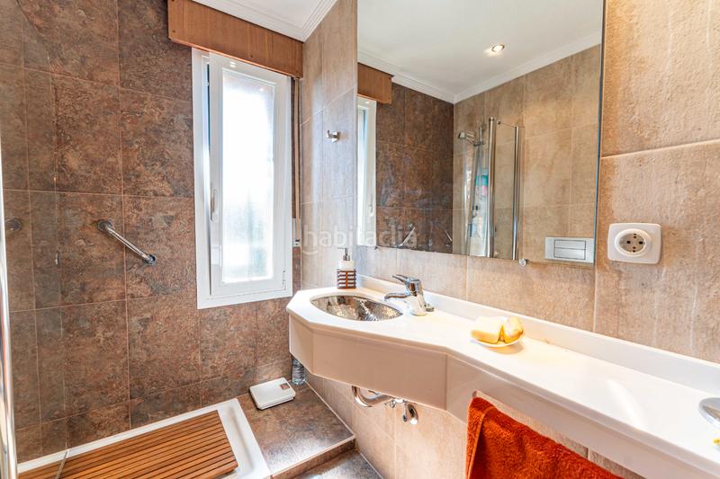 Foto 2eb78024-7dd5-47f5-a18d-49e86074ffa9. Xalet amb xemeneia calefacció aparcament piscina a Torrelodones