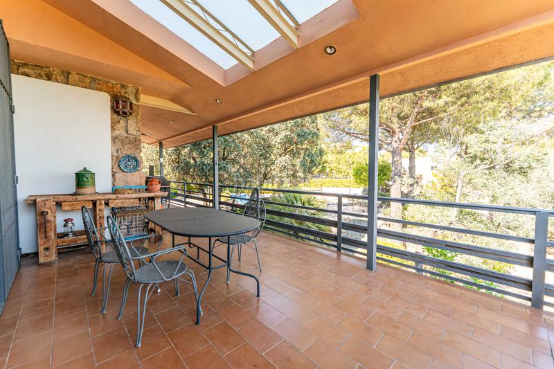 Foto 5423b65e-ebdd-467f-8515-5d2f2a12b3c4. Xalet amb xemeneia calefacció aparcament piscina a Torrelodones