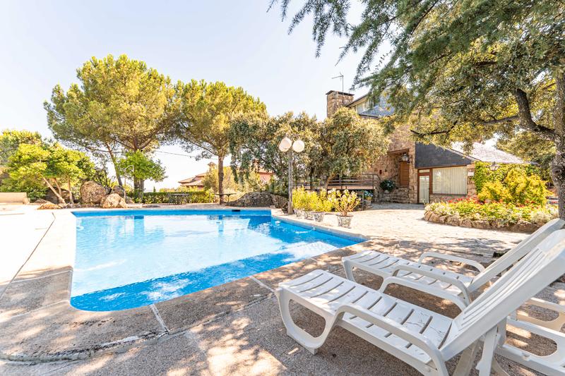 Foto 6016628f-2149-4a90-99d2-7ad391e3771a. Xalet amb xemeneia calefacció aparcament piscina a Torrelodones