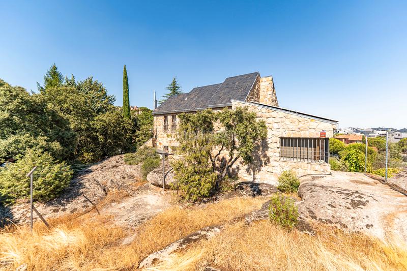 Foto 63e30a40-f791-4cca-baaa-35bf5fe4a273. Xalet amb xemeneia calefacció aparcament piscina a Torrelodones