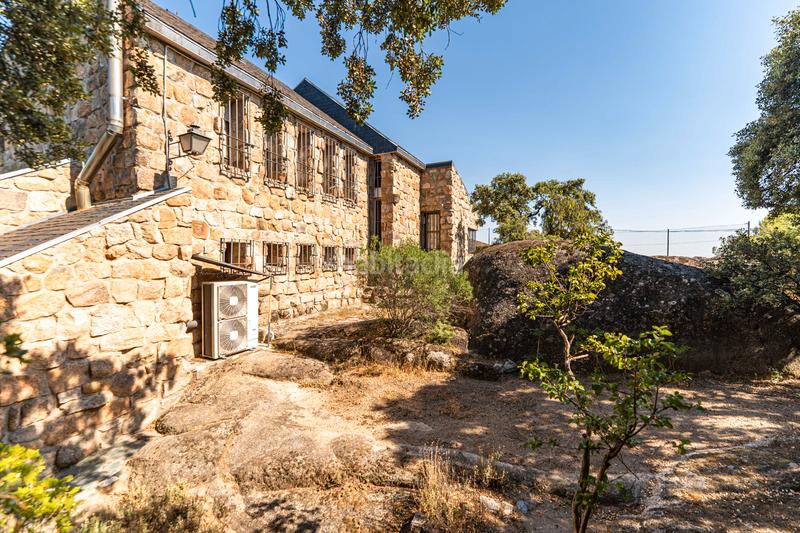 Foto 68a05c6f-d99a-4f20-ad98-618e8fee7bfe. Xalet amb xemeneia calefacció aparcament piscina a Torrelodones