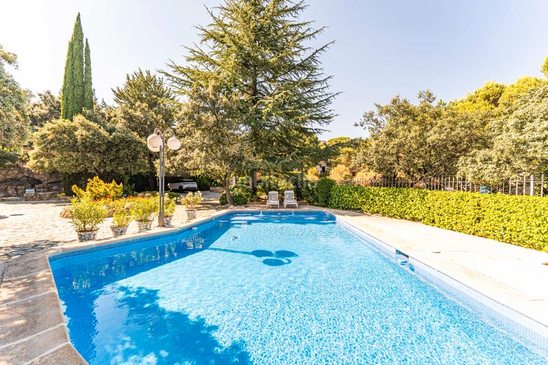 Foto 73aec804-8d18-417f-b36e-3c880a89fd24. Xalet amb xemeneia calefacció aparcament piscina a Torrelodones