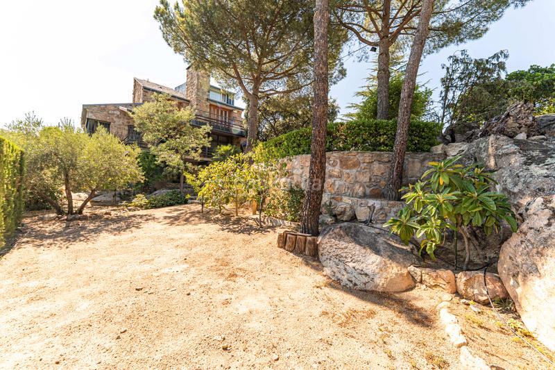 Foto 77b74e86-b252-48db-a3bd-5a456a722bab. Xalet amb xemeneia calefacció aparcament piscina a Torrelodones