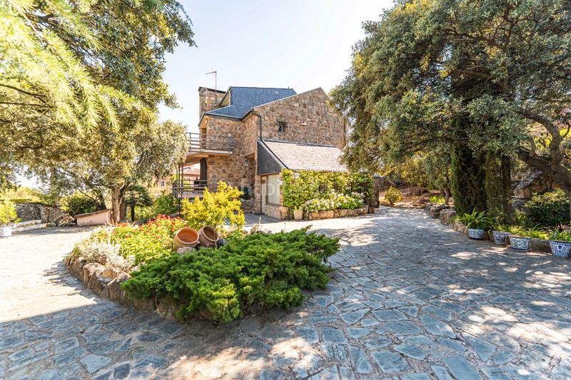 Foto 840f1497-c7ab-46e3-a729-7d932e46fcfb. Xalet amb xemeneia calefacció aparcament piscina a Torrelodones