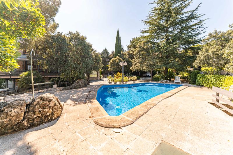 Foto 9de7840a-020b-4d97-ae1a-b0070665d821. Xalet amb xemeneia calefacció aparcament piscina a Torrelodones