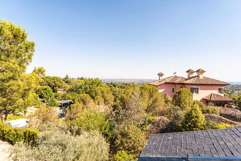 Foto a1219ae7-9be1-46f3-9af4-e2b9edd486cc. Xalet amb xemeneia calefacció aparcament piscina a Torrelodones