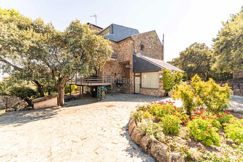 Foto ad7206b2-34ec-4f7b-a441-a15e67287ab0. Xalet amb xemeneia calefacció aparcament piscina a Torrelodones