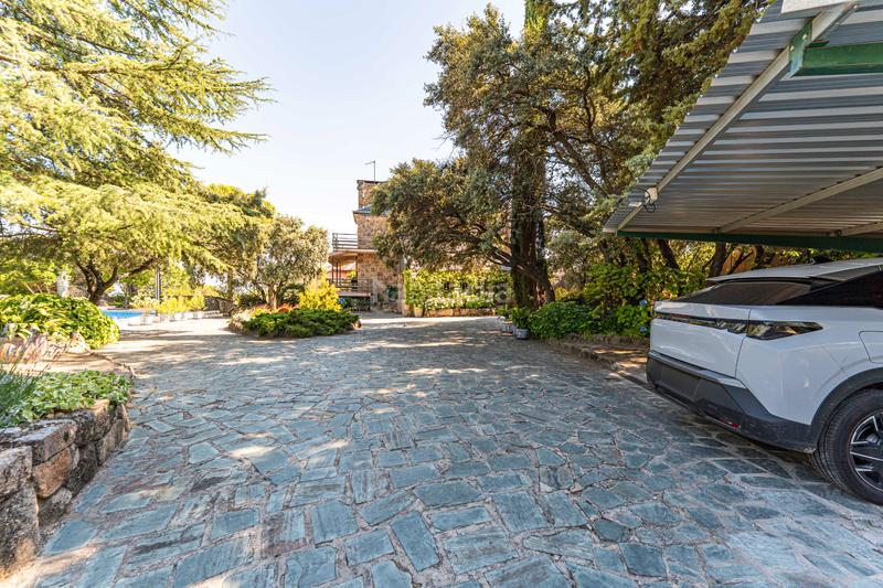 Foto cae79200-ff33-4bf1-bf42-33f140292ba9. Xalet amb xemeneia calefacció aparcament piscina a Torrelodones