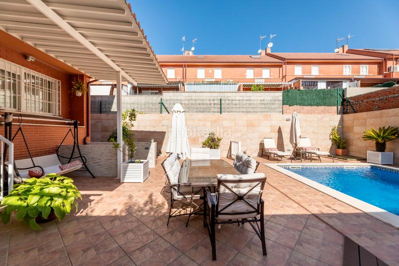 Foto 14922d6b-d21b-420e-b5ba-d24e82aeca94. Casa aparellada amb calefacció aparcament piscina a Arroyomolinos