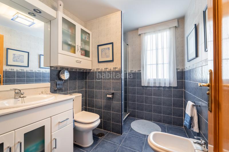 Foto 2887efa1-1e97-45e4-9eb6-758087605584. Casa aparellada amb calefacció aparcament piscina a Arroyomolinos