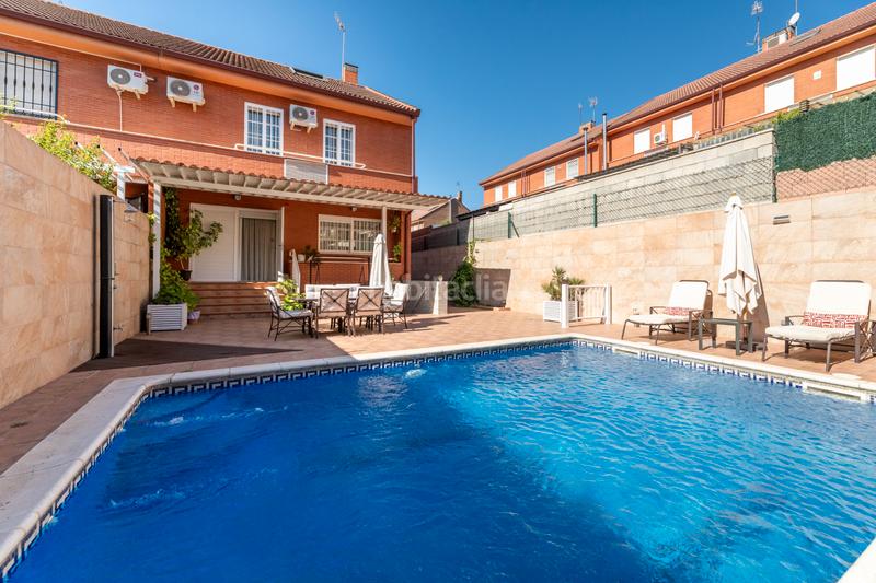 Foto 329c4700-9e75-4ad8-bb21-5b59283699e2. Casa aparellada amb calefacció aparcament piscina a Arroyomolinos
