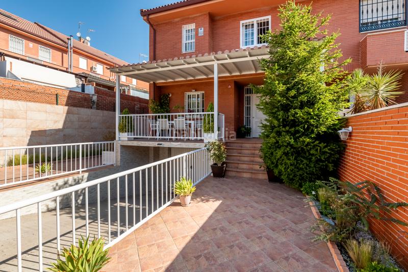 Foto 3b630d8c-80c7-469b-9108-0b52a63f0ff1. Casa aparellada amb calefacció aparcament piscina a Arroyomolinos