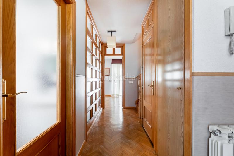 Foto 4c166c9f-400a-4f54-89e0-1a4b9c27845f. Casa aparellada amb calefacció aparcament piscina a Arroyomolinos