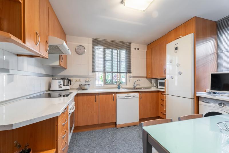 Foto 6299197f-f4fa-4e83-876a-3ce046e6dd1e. Casa aparellada amb calefacció aparcament piscina a Arroyomolinos